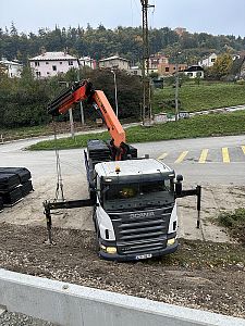 Práce s hydraulickou rukou
