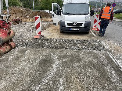 Realizace zpevněných povrchů u domů, hal a dalších budov